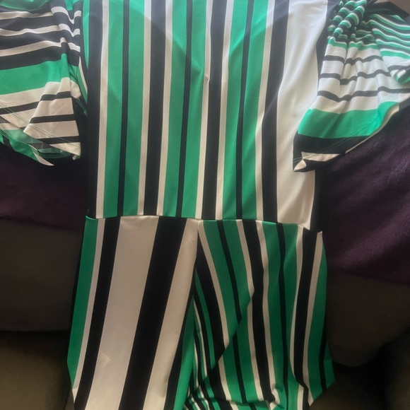 New. Express Romper. Size medium. - Picture 4 of 7